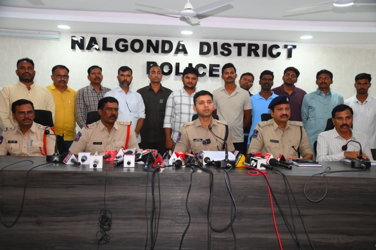 “పాఠాలు చెప్పిన టీచర్‌ను హతమార్చిన విద్యార్థులు” - Additional Image